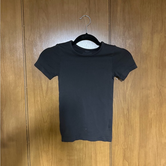 SKIMS Soft Smoothing T-Shirt - Picture 2 of 4